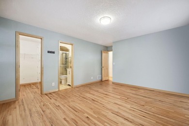 Beautiful 4 Bedroom, 3 Bathroom home located in the heart of - photo 27