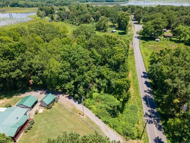 Enjoy lakefront living with this 3 bedroom, 2 bath home, sitting - photo 31