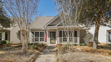 When location is everything! This 3-bed, 2-bath cottage nestled - photo 32