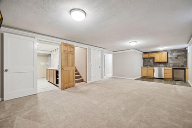 Beautiful 4 Bedroom, 3 Bathroom home located in the heart of - photo 34