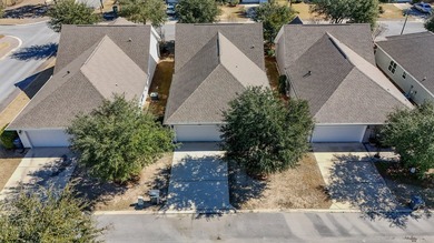 When location is everything! This 3-bed, 2-bath cottage nestled - photo 35