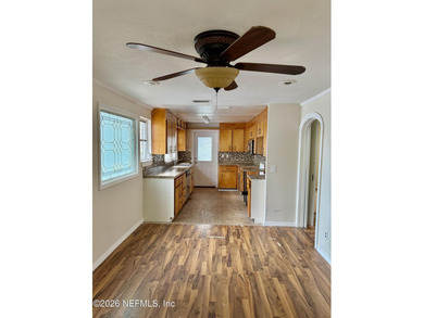 Unlock the potential in this 2 bedroom, 2 bath with a flex room - photo 5