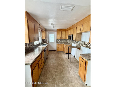 Unlock the potential in this 2 bedroom, 2 bath with a flex room - photo 6