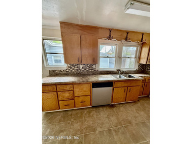 Unlock the potential in this 2 bedroom, 2 bath with a flex room - photo 7