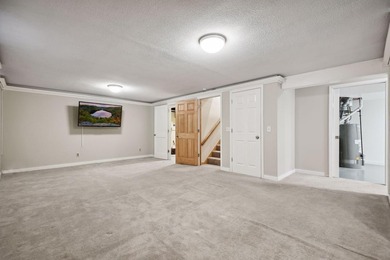 Beautiful 4 Bedroom, 3 Bathroom home located in the heart of - photo 37
