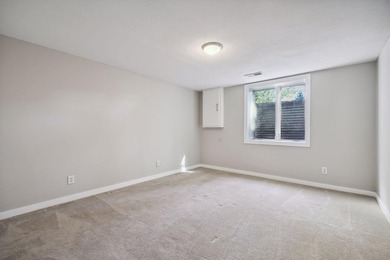 Beautiful 4 Bedroom, 3 Bathroom home located in the heart of - photo 38