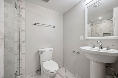 Beautiful 4 Bedroom, 3 Bathroom home located in the heart of - photo 40
