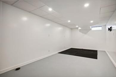 Beautiful 4 Bedroom, 3 Bathroom home located in the heart of - photo 42