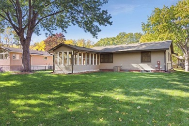 Beautiful 4 Bedroom, 3 Bathroom home located in the heart of - photo 45