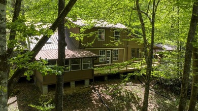 Beautifully kept 2 bed/ 2 1/2 bath mountain home oasis with an - photo 5