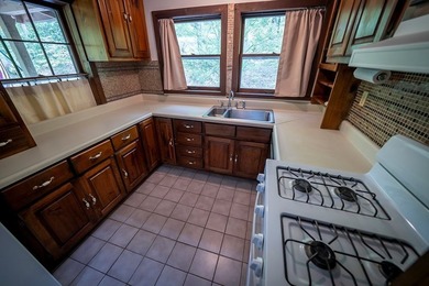 Beautifully kept 2 bed/ 2 1/2 bath mountain home oasis with an - photo 7