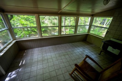 Beautifully kept 2 bed/ 2 1/2 bath mountain home oasis with an - photo 10