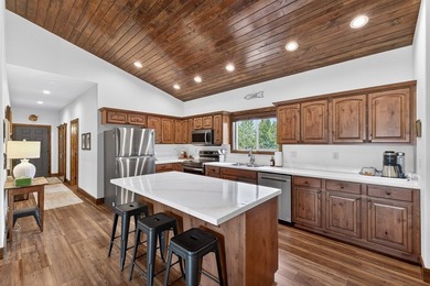 The perfect blend of mountain and modern features! This newer 3 - photo 5