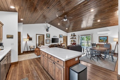 The perfect blend of mountain and modern features! This newer 3 - photo 6