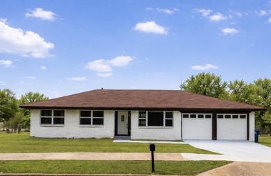 A rare opportunity to own a Lake home where your backyard - photo 2
