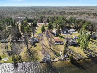 Welcome to lake life on all-sports Cedar Lake! This charming 1 - photo 3