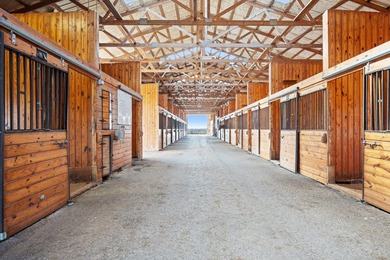 Welcome to an exceptional opportunity to own a well-appointed - photo 12