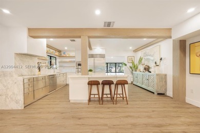 Discover the pinnacle of Tropical Modernism in this South - photo 12