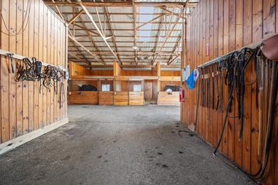 Welcome to an exceptional opportunity to own a well-appointed - photo 14