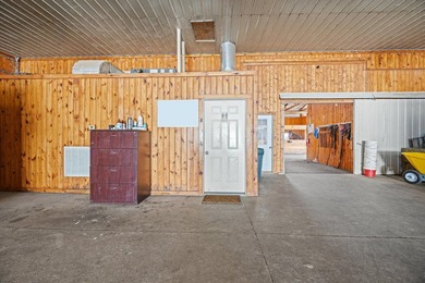 Welcome to an exceptional opportunity to own a well-appointed - photo 17