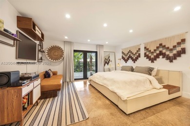 Discover the pinnacle of Tropical Modernism in this South - photo 19