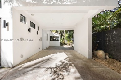 Discover the pinnacle of Tropical Modernism in this South - photo 24