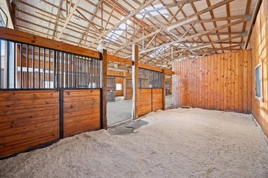 Welcome to an exceptional opportunity to own a well-appointed - photo 25