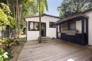 Discover the pinnacle of Tropical Modernism in this South - photo 25