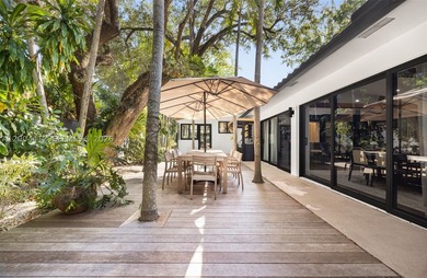 Discover the pinnacle of Tropical Modernism in this South - photo 26