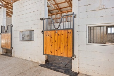 Welcome to an exceptional opportunity to own a well-appointed - photo 37