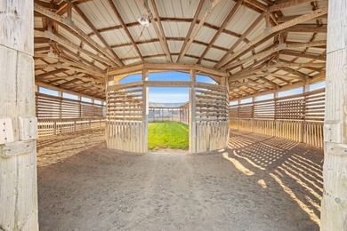 Welcome to an exceptional opportunity to own a well-appointed - photo 42