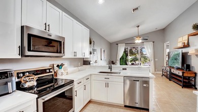 Welcome to this impeccably maintained single-story home - photo 8