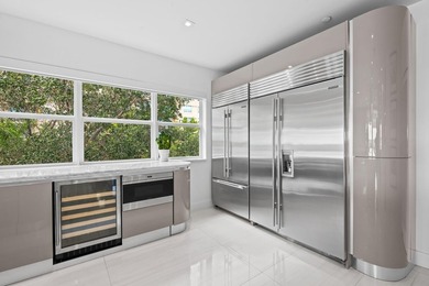 The pinnacle of waterfront luxury in this reimagined 4,000+ SF - photo 8