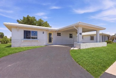 Virtually Staged. Move-in ready and extensively renovated, this - photo 1