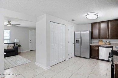 A BEAUTIFUL CORNER LOT HOME JUST UPDATED! Located on a spacious - photo 11