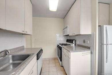 Welcome to this bright and spacious 2-bedroom, 2-bath residence - photo 10