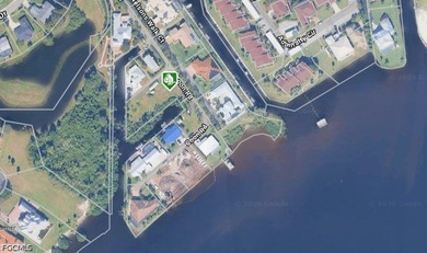Imagine having a HALF ACRE building lot with 350 linear Feet of - photo 2