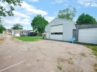 Welcome to 66 Moffitt Boulevard, a spacious three-bedroom - photo 22