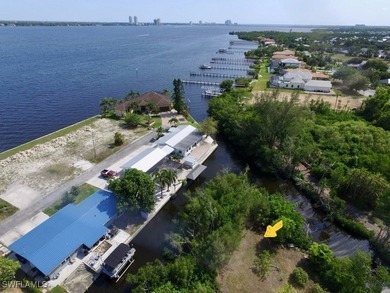 Imagine having a HALF ACRE building lot with 350 linear Feet of - photo 4