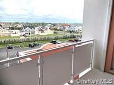 Absolutely Diamond Condition 1 Bedroom, 1 Bath Condo w/ Parking