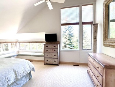 This beautiful home presents a rare opportunity to own property - photo 17