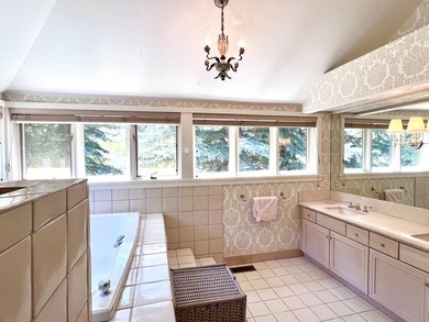 This beautiful home presents a rare opportunity to own property - photo 19