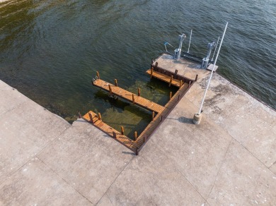 A very RARE property with 354' of waterfront, 225' long - photo 7