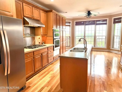Step into this beautiful home with cathedral ceiling in the - photo 7