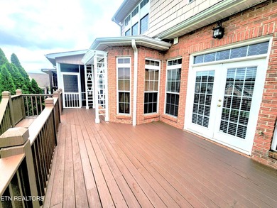 Step into this beautiful home with cathedral ceiling in the - photo 10