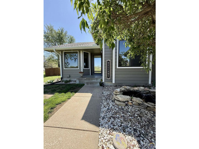 Price improved on this Stunning Lake Ridge Estates home situated - photo 3