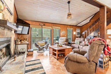 Tucked away on a peaceful cove of Lake Hiwassee in the - photo 11