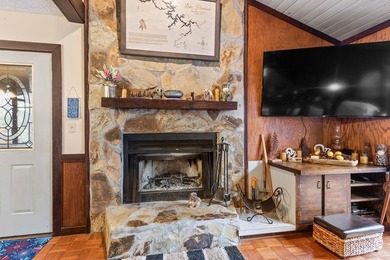 Tucked away on a peaceful cove of Lake Hiwassee in the - photo 15