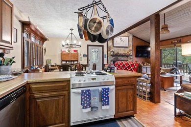 Tucked away on a peaceful cove of Lake Hiwassee in the - photo 22