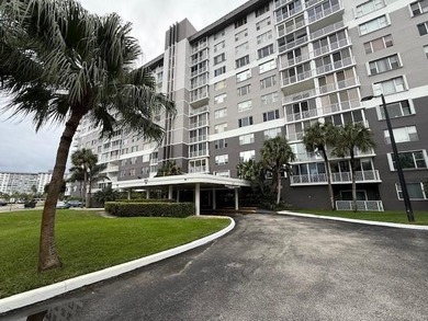 Charming and well-maintained 1-bedroom, 1.5-bathroom apartment - photo 2